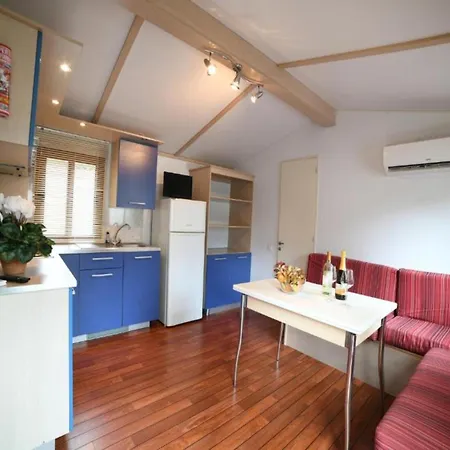 In Ferienresidenz Mit Pool Holiday home